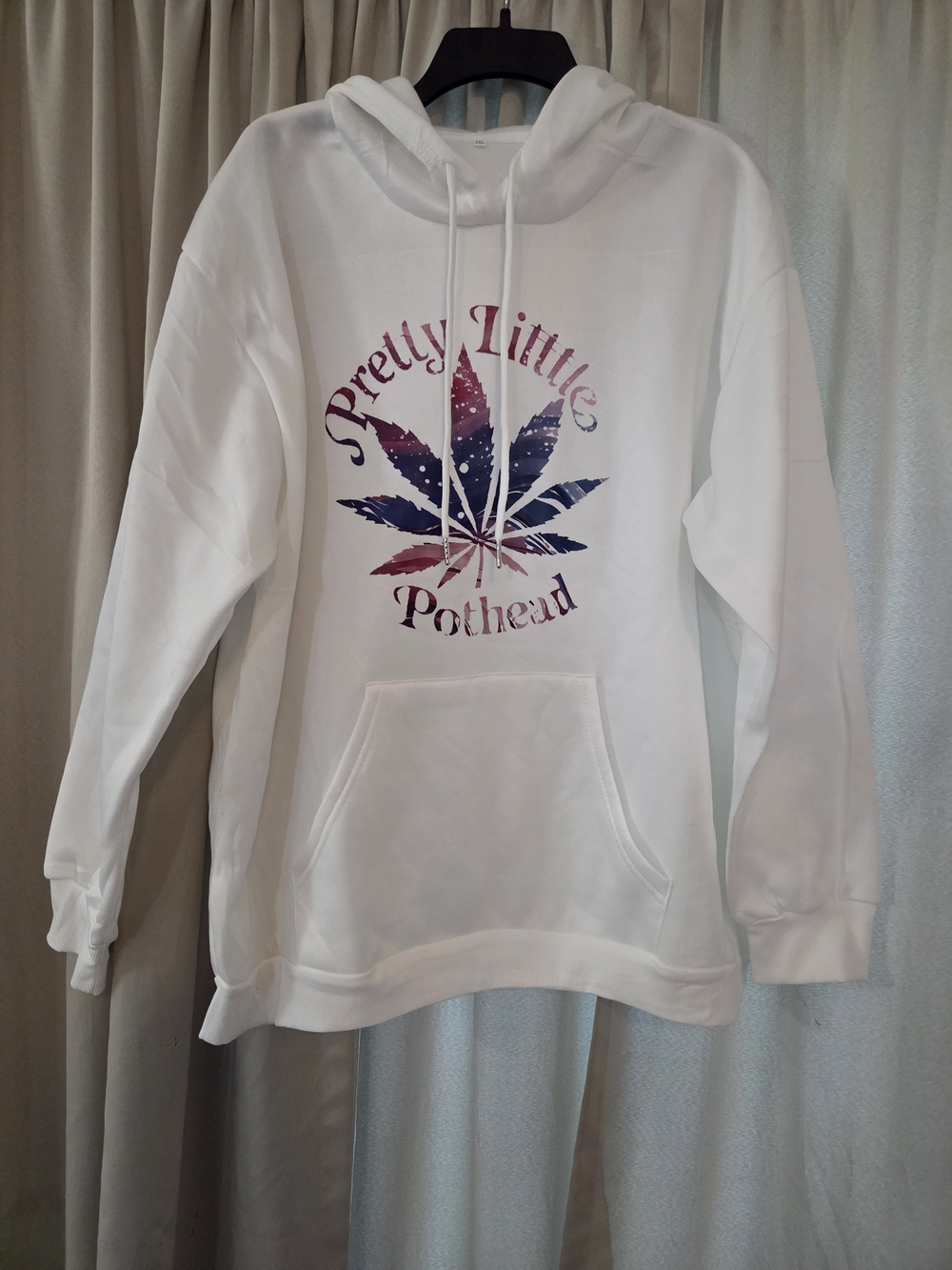 Source Unknown White Hoodie Sweater with Red and Blue Leaf Graphic